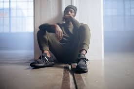 Skoen har en sokkelignende åpning og svippes enkelt på. Arkk Copenhagen Raven Mesh S E15 Black White Spray 5570 Preview Weartesters