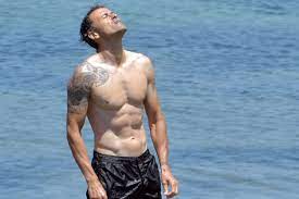 El príncipe de la salsa, como también se le conoce hoy en día en la industria musical, es reconocido no solo, por perfeccionar su. Lionel Messi Opts Against Inviting Luis Enrique To His Wedding As Former Barca Boss Relaxes On The Beach Mirror Online