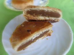 And, until the completion of a bridge in 1968, it was a ferry point for road traffic across the river. Traditional Chinese Cakes And Biscuits Gn æ»¡å' Food And Biscuits In Batu Pahat Johor Johorkaki Food Anthropology Travel Food Almond Cookies Dessert Recipes