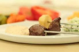 Fleischfondue Mit Fett Anleitung Warnhinweise Leckere Rezepte Und Dips Fondue Bourguignonne Fleischfondue Lecker Lebensmittel Essen