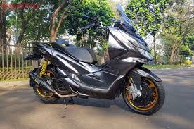 Cara melepas stiker dari laptop. Pasang Decal Stiker Di Bodi Honda Pcx 150 Modal Rp 1 Jutaan Awet 2 Tahun Gridoto Com