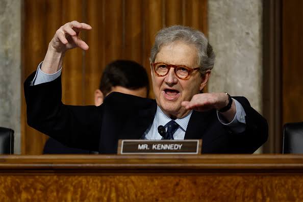 US hate crimes hearing overshadowed by senator's 'extremism'
