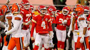 Superstar tight end travis kelce comes on our show. Irres Finale In Kansas City Mahomes Fallt Aus Browns Hoffen Und Henne Trickst Kicker