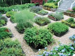 Things We Love Pea Gravel Design Chic Family Garden Pea Gravel Garden Cottage Garden