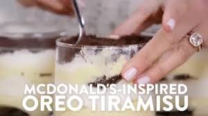 Make Your Own Mcdonald S Oreo Tiramisu And Experience The Magic If You Re As Excited As We Are About Mcd Video Ideias Processador De Alimentos Sobremesas Deliciosas