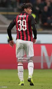 Lucas tolentino coelho de lima, or simply paquetá, is a brazilian professional footballer who plays as an attacking midfielder for ligue 1 club lyon and the brazil national team. Lucas Paqueta Of Ac Milan Walks Off With An Injury During The Serie A Ac Milan Milan Soccer Guys