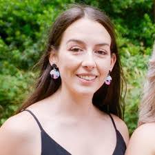 Lara Kerr's Instagram, Twitter & Facebook