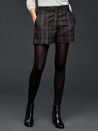 18 Cool Outfit Ideas On How To Wear Shorts In Winter Cool Outfits Shorts With Tights Short Outfits