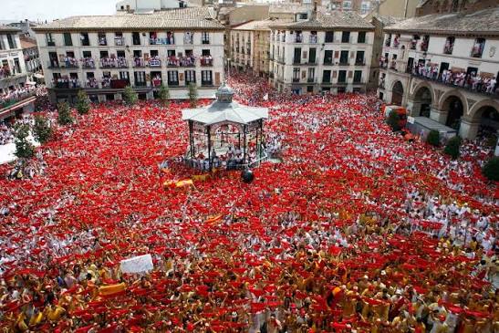 🇪🇸 BILDU RABIA ANTE EL "QUE VIVA ESPAÑA" DE TUDELA EN NAVARRA El inicio  de las fiestas de Santa Ana en Tudela ha vuelto a generar polémica. Según  la fuente, Bildu pidió