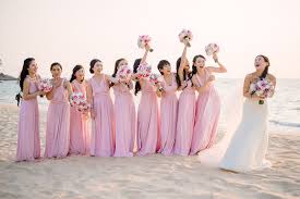 Dreamy Is The Word That Comes To Mind When Describing Hong Kong Tv Star Hong Kiu And Her Husband J Wedding Brides And Bridesmaids Rose Centerpieces