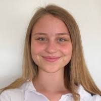 Lauren Pett's Instagram, Twitter & Facebook