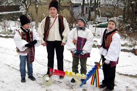 Daca transilvania, banatul, oltenia sau muntenia se intrec in traditii de craciun, in privinta obiceiurilor de anul nou, moldova este. UrÄƒturi De Anul Nou Versuri È™i Obiceiuri Vechi PÄƒstrate La È›arÄƒ