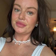 It looks like 3 candles burning, its tiny and my favorite find last week  there ❤️