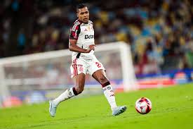 Lesão de Alex Sandro é considerada leve, e Flamengo pode ter jogador na estreia na Libertadores