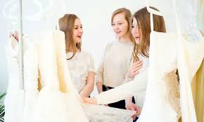 Maybe you would like to learn more about one of these? Brautkleid Stoffe So Fuhlen Sich Seide Und Co Hautnah An
