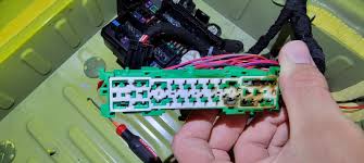 Replacing connectors in rear fuse box? - CAMARO6