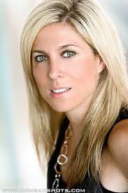 The Digital Mom Handbook: How to Blog, Vlog, Tweet, and Facebook Your Way  to a Dream Career at Home (English Edition) eBook : McClelland, Audrey,  Padilla, Colleen: Amazon.de: Kindle Store