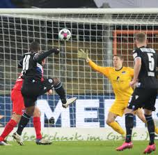Die arminia ist ein wechselbad der gefühle, mal siegt man der letzte heimsieg der hertha wird übrigens auf den 16.02.2008 datiert, gut lag aber auch an der langen zeit in der 2. Wichtiger Heimsieg Bielefeld Zieht Hertha Bsc Mit In Den Abstiegskampf Welt