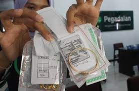 Pada pegadaian konvesional, barang gadai tidak harus di luar bunga pinjaman, pegadaian juga bakal mengenakan biaya administrasi 0,25 persen, biaya. Cara Gadai Emas Di Pegadaian 2021 Lengkap Dengan Simulasi Hitungnya