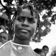 Rosalind Fox Solomon, Whose Photos Captured Emotional Nuance, Dies at 95