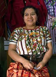 This is a wonderful example of the incredibly beautiful huipiles of the santiago atitlán region. Los Bordados De Santiago Atitlan Foro Indigenias Www Indigenias Cl Trajes Tipicos De Guatemala Traje Nacional Santiago