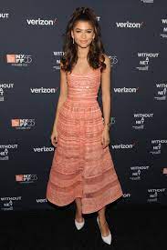 Zendaya (which means to give thanks in the language of shona) is an american actress and singer born in oakland, california. Zendaya Starportrat News Bilder Gala De
