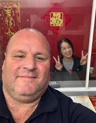 J'aime les étrangers, j'aime soutenir les entreprises locales, j'aime la  bouffe délicieuse, je déteste les racistes, c'est simple. :  r/2westerneurope4u