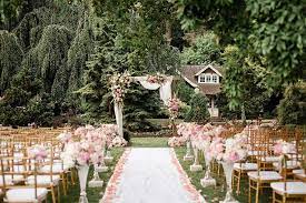 A Gorgeous Spring Garden Wedding In Vancouver Weddingbells Pernikahan Taman Dekorasi Pernikahan Pernikahan