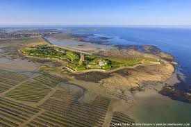 Saint Vaast La Hougue Village Prefere Des Francais 2019 Village Prefere Des Francais Belle Plage Visite France