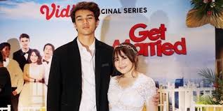 Meskipun begitu, kehidupan pribadi sang almarhum begitu jarang disorot atau terekspos. Foto Prewedding Bareng Jeff Smith Di Get Married Bikin Heboh Prilly Latuconsina Mereka Kira Aku Nikah Beneran Kapanlagi Com
