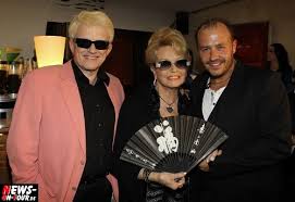 Der schauspieler und schlagersänger willi herren ist tot. Koln Final Update 30 Neue Bonus Hq Fotos Gina Lisa Lohfink Special Der Sommer Wird Blau Das Grosse Geheimnis Wurde Nun Vor Vielen Vips Und Der Presse Geluftet Blauer Sucht Frau Willi Herren Seine