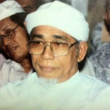 Gemersik Bayu Pantai: Ustaz Latif