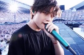 News Bts V Hailed As No 1 Most Handsome Man In The World 2020 Kim Taehyung Amino Being handsome doesn't mean good our world is full of beautiful people, but there are some guys who are just a class above in the looks department, being handsome is not just about. most handsome man in the world 2020