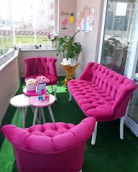 Goruntunun Olasi Icerigi Oturan Insanlar Ve Ic Mekan Colourful Living Room Decor Colourful Living Room Balcony Decor