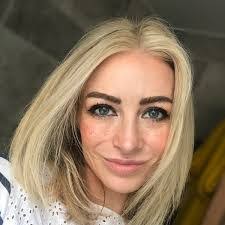 Ann Piper's Instagram, Twitter & Facebook