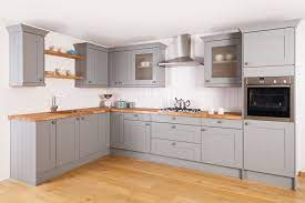 White worktops white is often the foundation to a bright and inviting space, so white worktops offer a great way of introducing this popular colour to a room. Image Result For Grey Kitchen Units Wooden Worktops Cuisine Grise Et Bois Cuisine Grise Clair Cuisine Gris