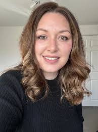 Tanya Pickering's Instagram, Twitter & Facebook