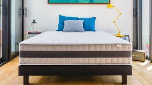 Matelas en mousse, à ressorts ou mémoire de forme, ou encore le matelas relaxation epeda, vous trouverez forcément un matelas pas cher 2 personnes rêvé ! Matelas A Memoire De Forme 180x200 Memo Luxe Hbedding Homifab
