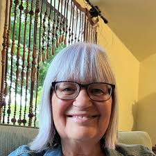 Hi! I'm new to this group. I recently joined because in 2025 I want to  declutter my home. Like most of you I am so overwhelmed with it all. I have  a