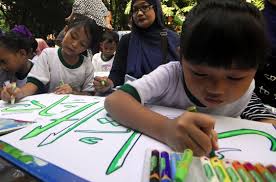 Mewarnai kaligrafi bismillah gambar mewarnai kaligrafi bismillahirrohmanirrahim terbaru untuk anak islam. Foto Keseruan 10 000 Murid Tk Ikut Lomba Mewarnai Kaligrafi Di Ancol Merdeka Com