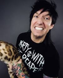 Photo with the @pittzacatz swipe to see me trying to get a pic with the  goose. 🤷🏻‍♂️ #ducelightning #OGgoose what pets do you have?