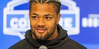 Around the NFL: Mike Evans Staying in Tampa, Combine Winners and Losers,  More