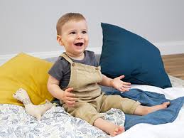 Das zahnfleisch ist geschwollen und juckt, das baby quengelt und steckt sich alles in den mund, was ihm zwischen die finger kommt? Tipps Fur Das Erste Spielzeug Geeignet Fur Babys Ab 4 Monaten Lassig Fashion