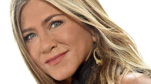Jennifer aniston makes explosive instagram debut with full 'friends' reunion photo. Jennifer Aniston Is Finally On Instagram See Her First Post Allure