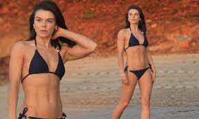 We are faye, wear it your way. Faye Brookes Shows Off Her Incredibly Toned Physique In A Tiny Black Bikini As She Enjoys Bermuda Daily Mail Online