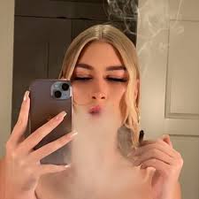 小さなライアン・レイノルズがジャスティン・バルドーニについて知っていた彼のバンをからかうために示す。  小さなブレイクとライアンがジャスティンの性格を知っている。