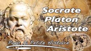 Platon naît à athènes en 428 av. Socrate Platon Et Aristote Youtube