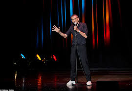 Après une tournée triomphale de 200 dates pour son spectacle à partager, elie semoun est de retour avec elie semoun et ses monstres, son septième spectacle. Elie Semoun Et Ses Monstres Folies Bergere Theatreonline Com