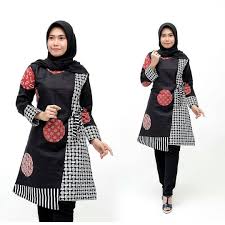 18+ desain model dress brokat kombinasi satin yang elegan 2021. Model Tunik Batik Kombinasi Polos Terbaru 11 Desain Mewah Dan Desain Baju Batik Kombinasi Kain Polos Di Diary Hijaber