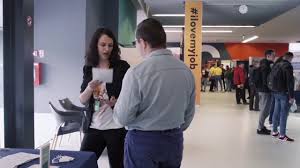 Organizatorii îi vor ține ocupați pe candidați în zonele de entertainment. Aftermovie Targul De Cariere 17 18 Aprilie 2018 Cluj Youtube